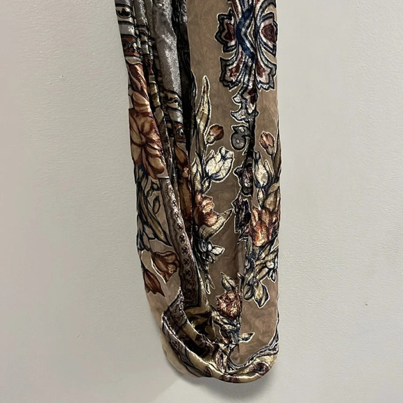 Danier infinity scarf - Picture 4 of 6